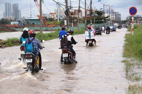 [-]TP[-]HCM[-]tiếp[-]tục[-]ngập[-]nặng,[-]kẹt[-]xe[-]khắp[-]nơi